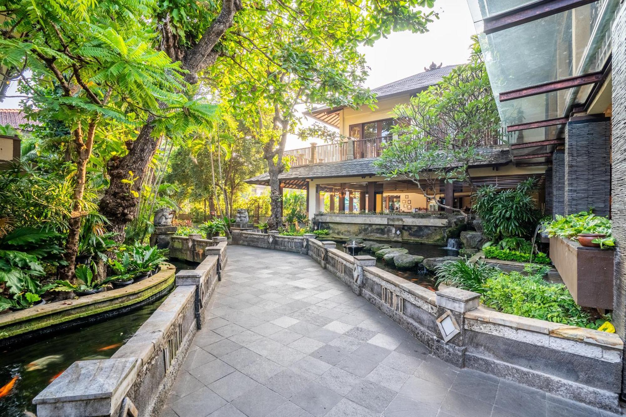 Risata Bali & Hotel 4*